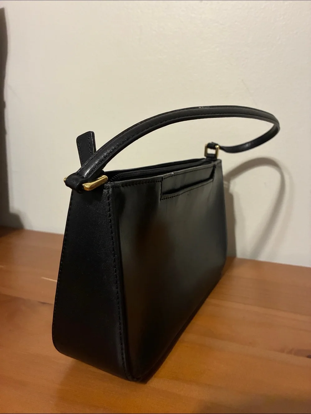Classic Black Leather Shoulder Bag - Sleek Everyday Carry